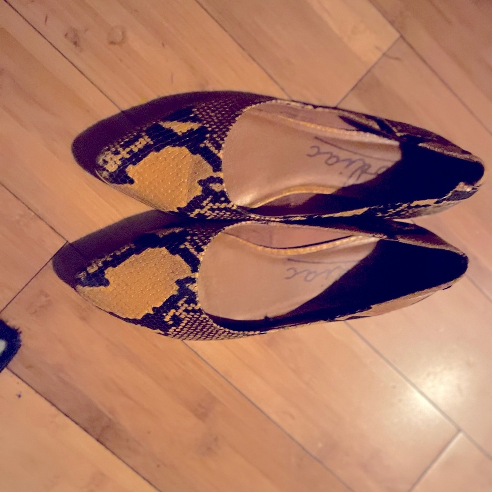 Snake skin flats size 8, never worn!